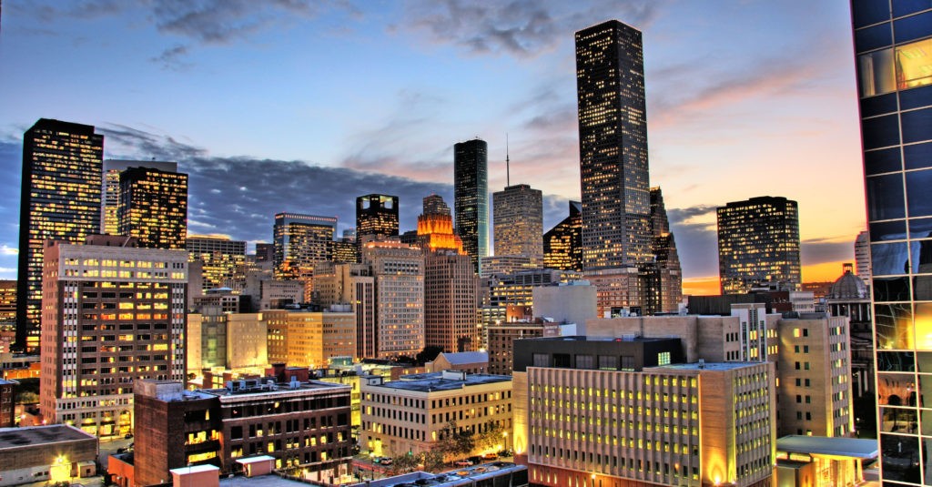 Renfe retenue pour construire une ligne ferroviaire à grande vitesse entre Houston et Dallas 7 houston night e1582540862635