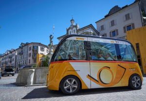 Sion, le 23 juin 2016, Test des véhicules autonomes de la poste en ville de Sion et situation réelle Sion, le 23 juin 2016, Test des véhicules autonomes de la poste en ville de Sion et situation réelle