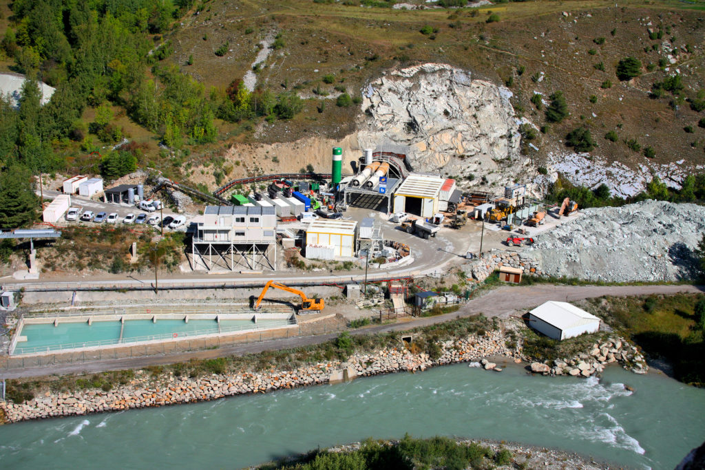 Vue exterieure du chantier de la descenderie de Modane-Villarodin Bourget.