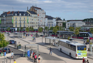 Cour de la gare de Dijon, Cote d'Or, France,<br /> English: Bus and tram station of the main railways station Dijon, Cote d'Or, France,<br /> août 2013,<br /> (c) © Pline