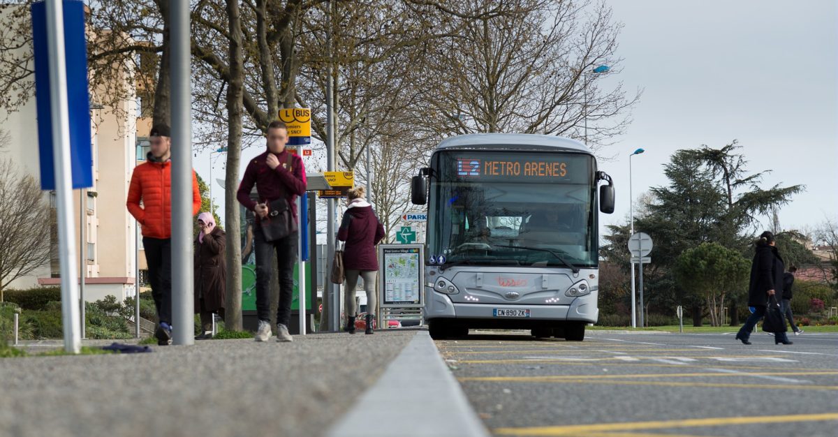 Toulouse Tisséo Bus Linéo 2 aux heures de pointe mars 2017