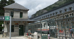 gare internationale Canfranc départ train espagnol juillet 2014 197