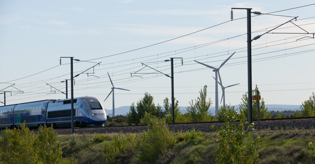 Voie courante a Chateauneuf et eoliennes (26)