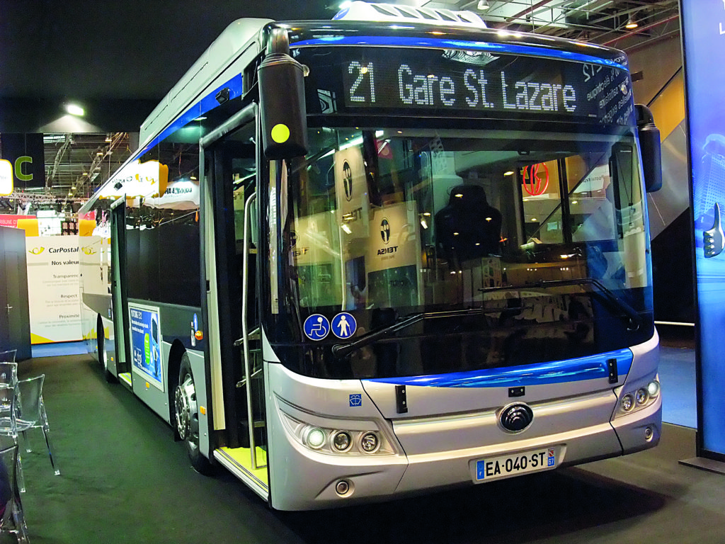 Après s’être d’abord intéressé à la charge lente – avec, ici, le véhicule E 12 essayé par la RATP 
sur la ligne 21 -, Dietrich Carebus, distributeur 
de Yutong, développe aujourd’hui la charge rapide par prise 
ou pantographe.