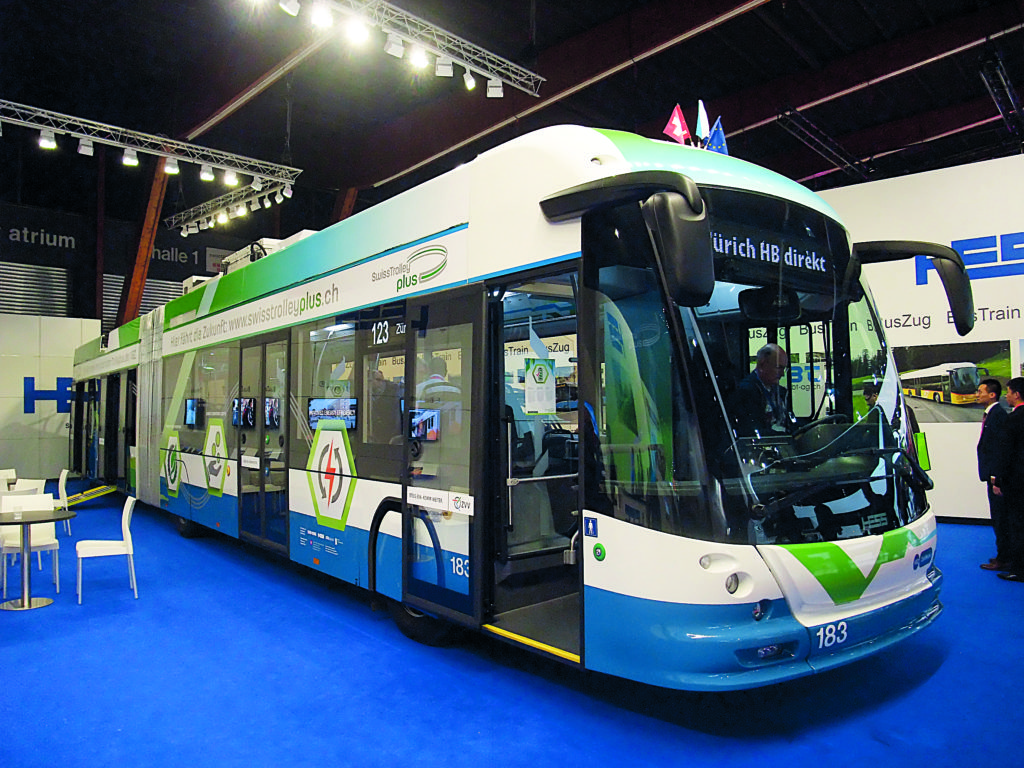 Le constructeur Hess 
a conçu pour l’opérateur VBZ de Zurich un trolleybus articulé IMC (« in motion charging », recharge 
en mouvement), solution qui permet de supprimer pour partie les lignes bifilaires (notamment aux nœuds du réseau) 
et de desservir des prolongements non électrifiés, tout en offrant le meilleur rendement 
de rechargement.