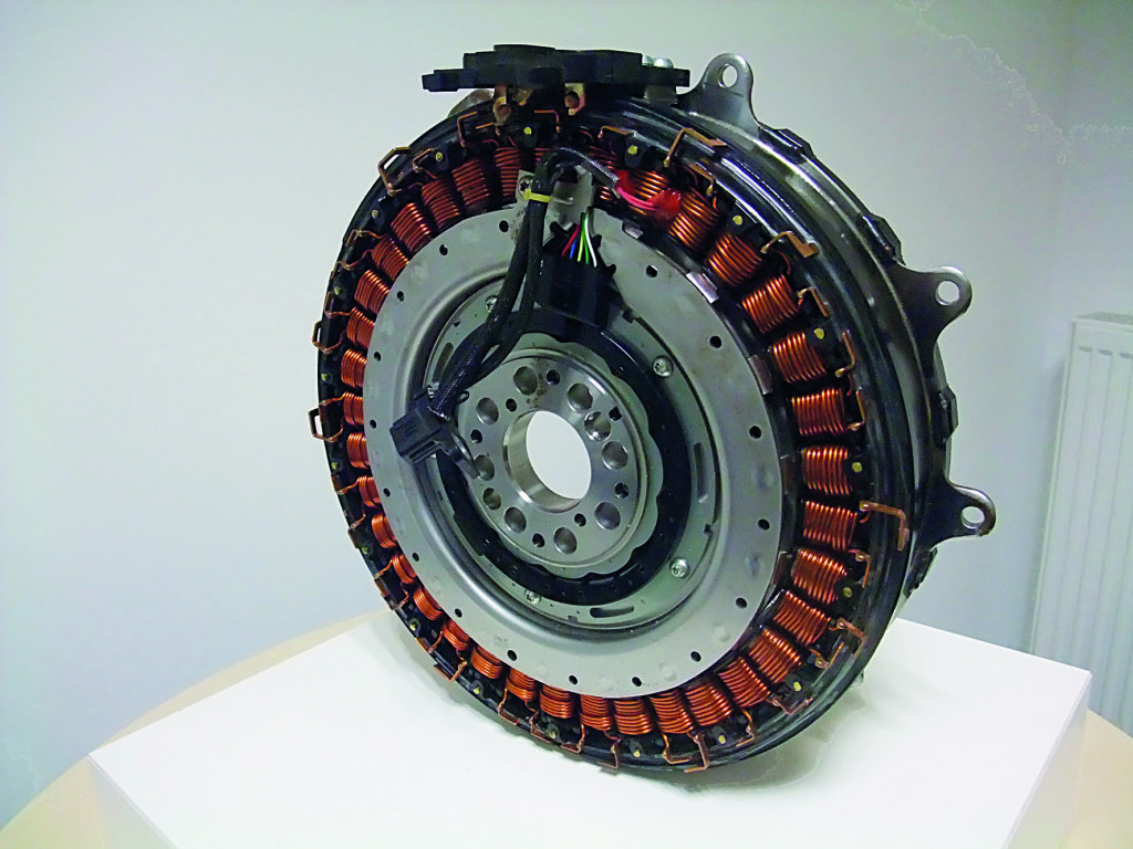 Un des éléments spécifiques au nouveau Citaro Hybrid : 
le moteur triphasé synchrone à aimants permanents.