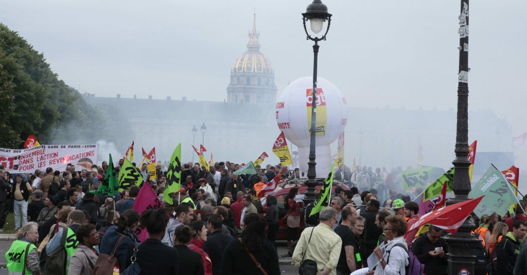 Manifestation grève syndicats
Greve de Juin 2014 - greve ferroviaire 
Rassemblement CGT aux Invalides le 17 Juin 2014