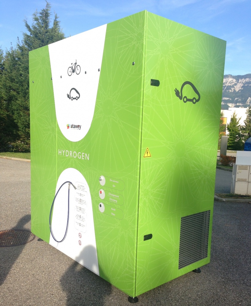 station vélo hydrogène et voiture électrique © Atawey
