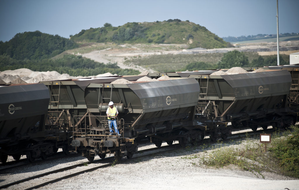Illustration generique de voie et de train de fret dans les carrieres du Boulonnais a Ferques pres de Caffiers. Programme Ulysse Fret