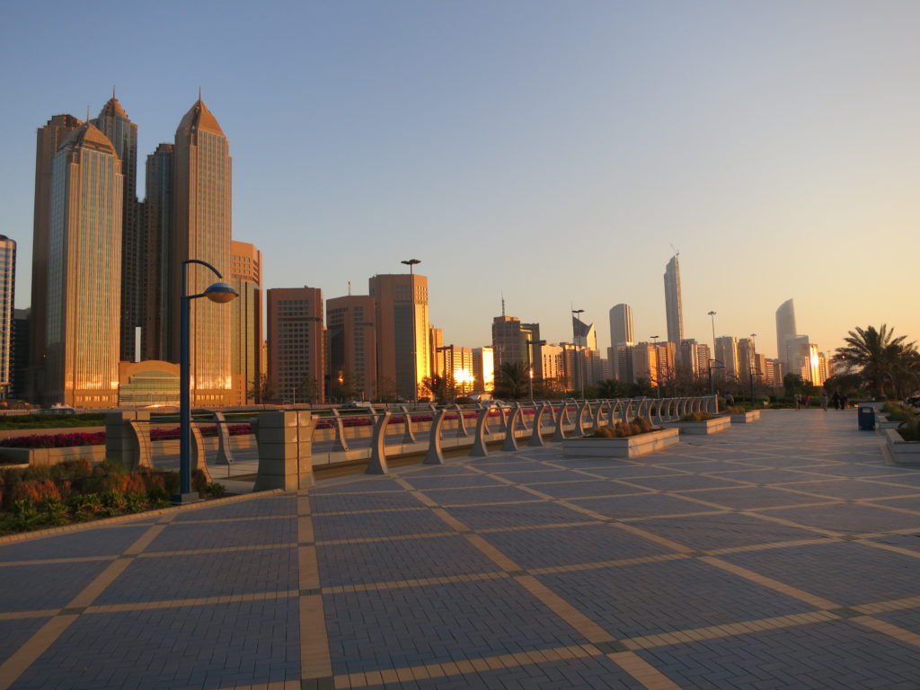 Abu_Dhabi__Corniche_Rd©FritzDaCat