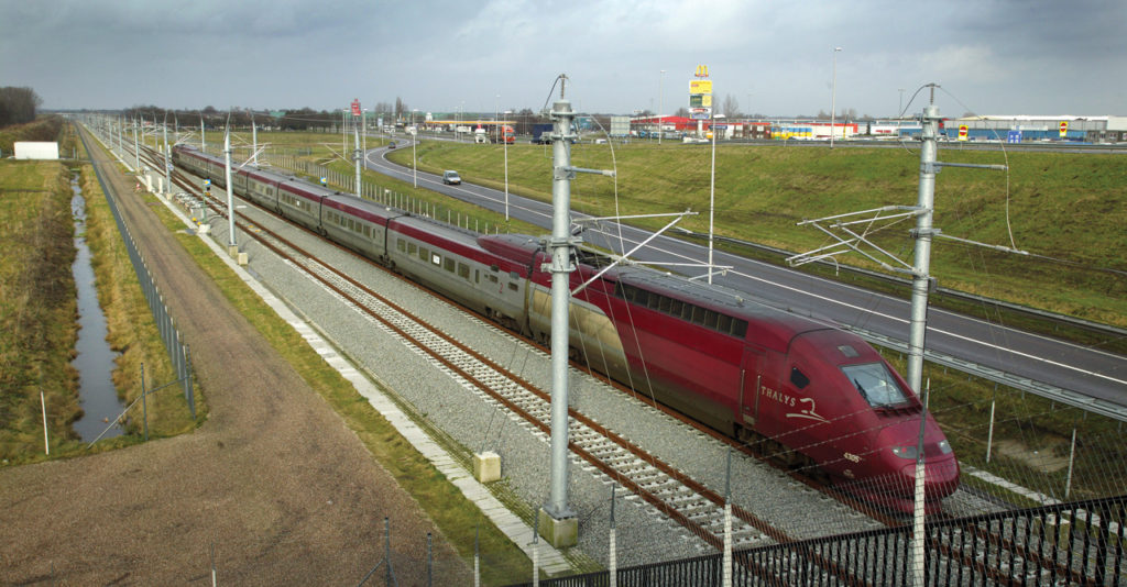 Nederland,15 februiari 2006. 
Snelheidstesten met de Thalys op het baanvak Rotterdam/Belgische grens.