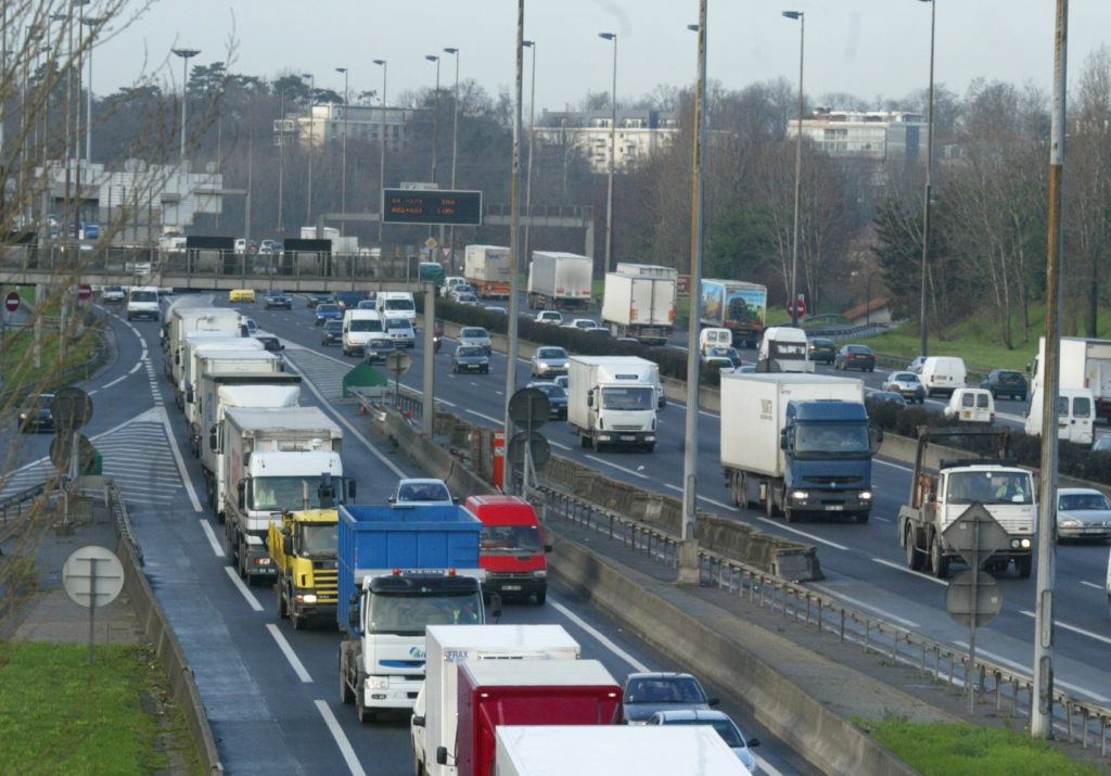 La gratuité des transports coûterait 500 euros par an à chaque ménage francilien 1 11/01/2004
Nogent sur Marne - Ile de France - France
Tronc commun de L A 86 et de L A 4
En regardant vers Paris depuis 400 m a l'Ouest du pont de Nogent