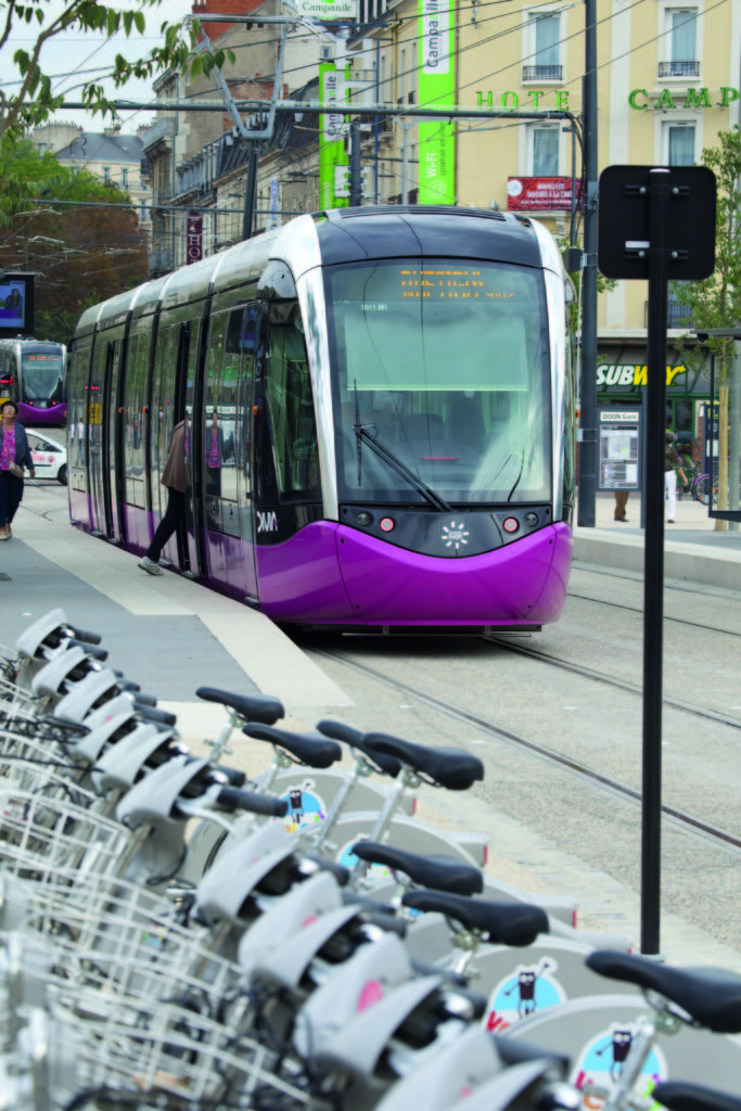 Gestion centrale 
des équipements publics, 
paiement des transports par carte, priorités 
aux feux, mise en place d’une plateforme d’open data… Dijon travaille 
sur tous les fronts pour faciliter les transports 
de demain.