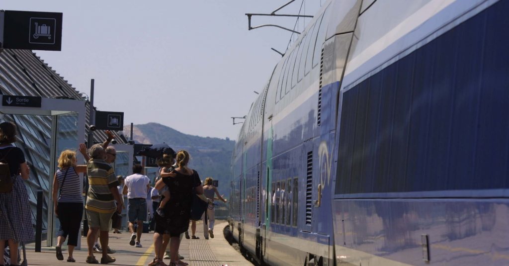 La hausse du prix des billets SNCF à l'étude 5 22 juin 2001 Gare d'AVIGNON Tgv - 22/06/2001 - - (c) Recoura / Editions La Vie du Rail - rec-120158 - BestOFF = Non