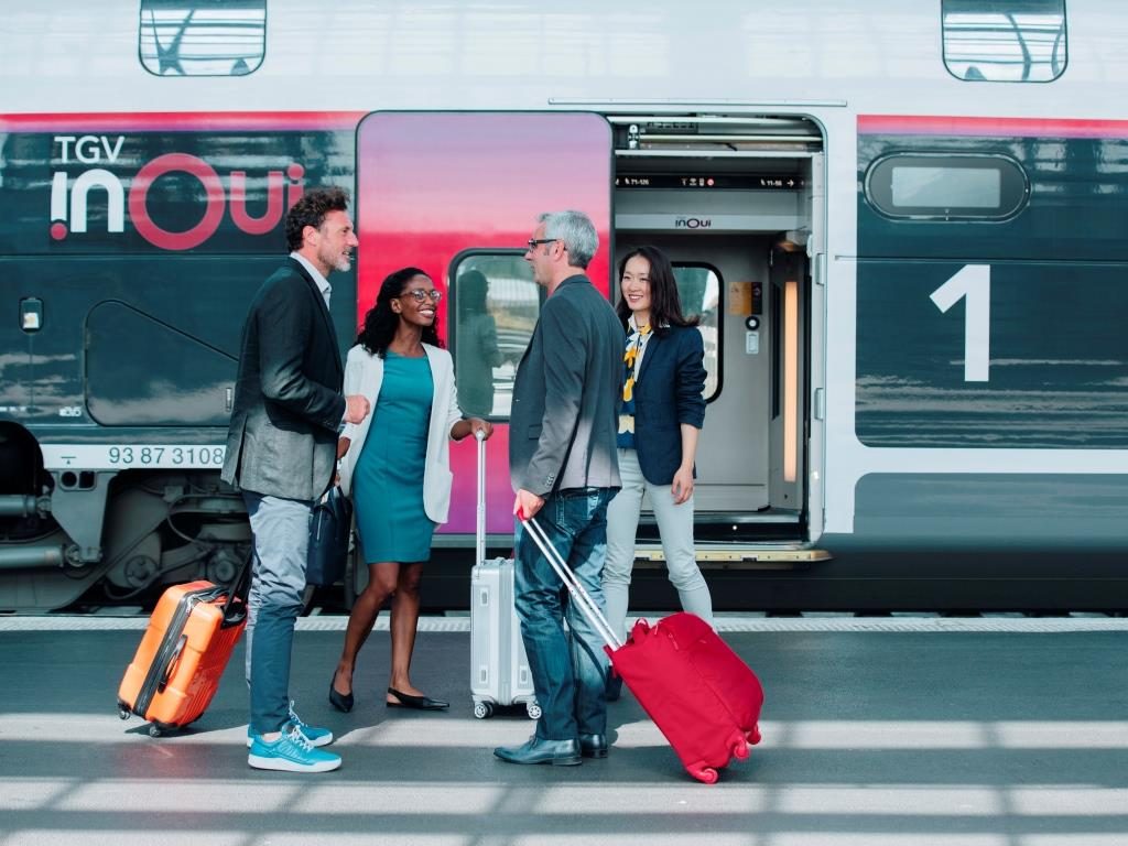 voyageurs quai TGV inOui