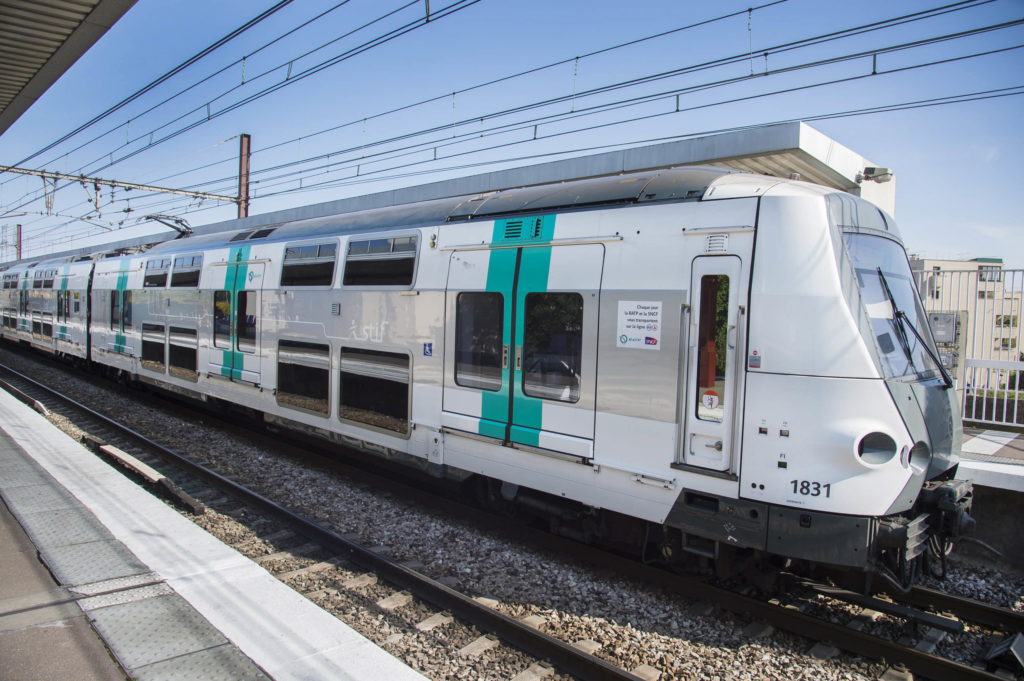 RAME MI09 EN GARE DE TORCY SUR LA LIGNE A DU RER