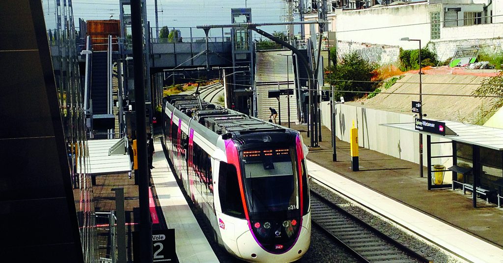 Keolis a déjà un pied dans le ferroviaire 
en France, notamment via Transkeo (51 % Keolis, 49 % SNCF Mobilités), l'exploitant 
du tram-train T11.