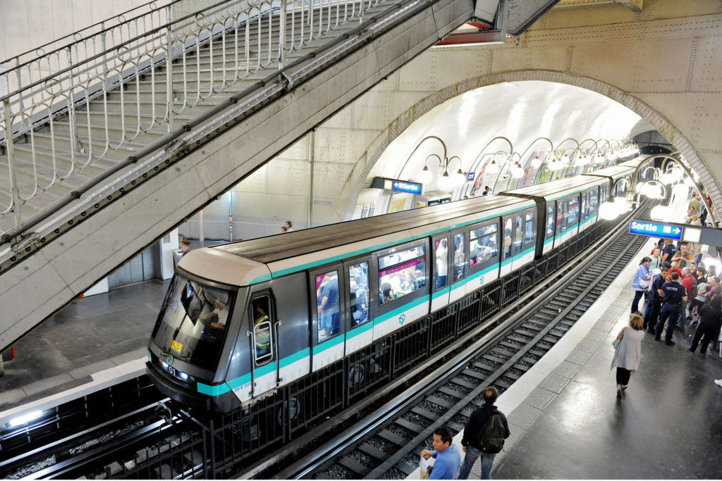 PREMIER MATERIEL MP89, TRANSFERE DE LA LIGNE 1 A LA LIGNE 4 EN AVRIL 2011, CIRCULE REGULIEREMENT DEPUIS LE LUNDI 23 MAI