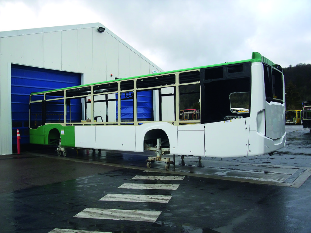 La carcasse d’un Citaro de 12 m destiné 
au réseau de Graz (Autriche) s’apprête 
à entrer dans la ligne 
de montage.