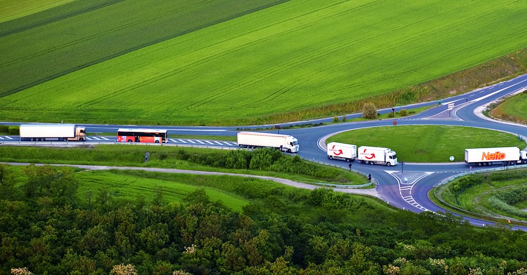 Malgré le report modal voulu par la Commission européenne, le transport routier de marchandises a continué sa progression au détriment des autres modes.