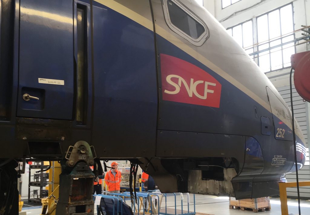 TGV Duplex en cours de rénovation à l'atelier de Bischheim