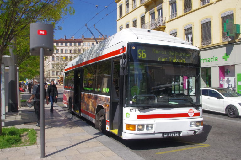 Midi-trolleybus de la ligne S6 de Lyon