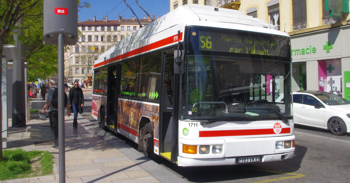 Midi-trolleybus de la ligne S6 de Lyon