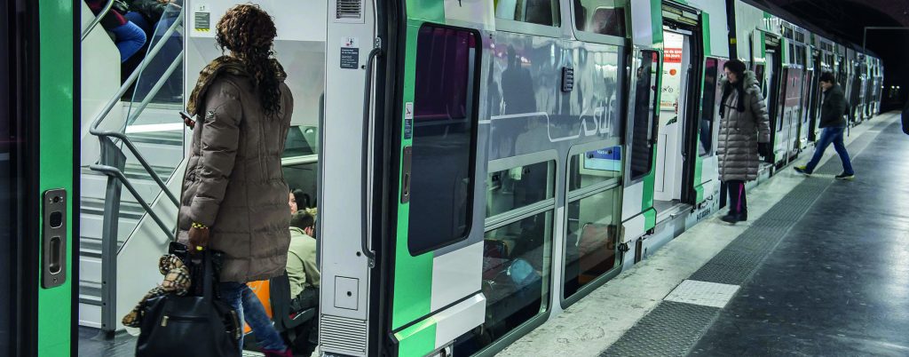 Le casse-tête de l'évacuation des trains bloqués dans les tunnels 10 rame mi09 en gare de nation sur la ligne a du rer e1664811670109