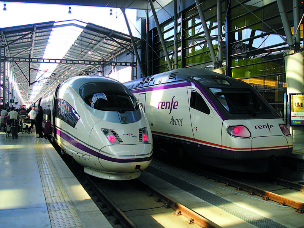 Spanish high speed trains AVE Class 103 and Avant Class 104, Malaga, Maria Zambrano station
octobre 2008
(c) CC - Glucke