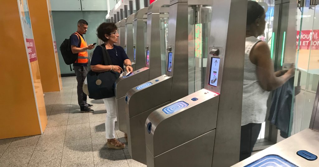 portiques gare saint lazare2 e1713359356103