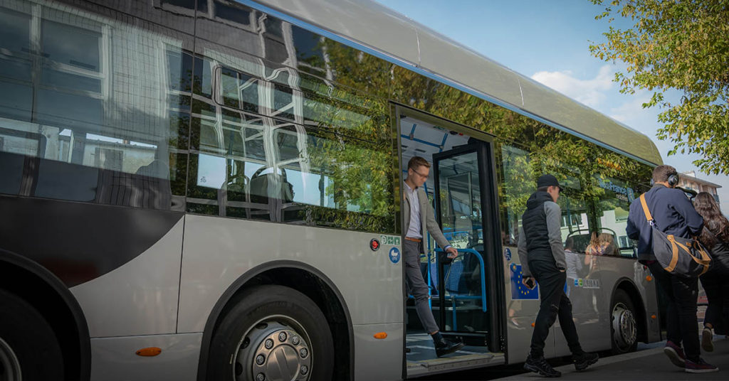 Le bus à hydrogène sur la ligne 264 entre Jouy-en-Josas et la gare routière de Versailles Chantier.