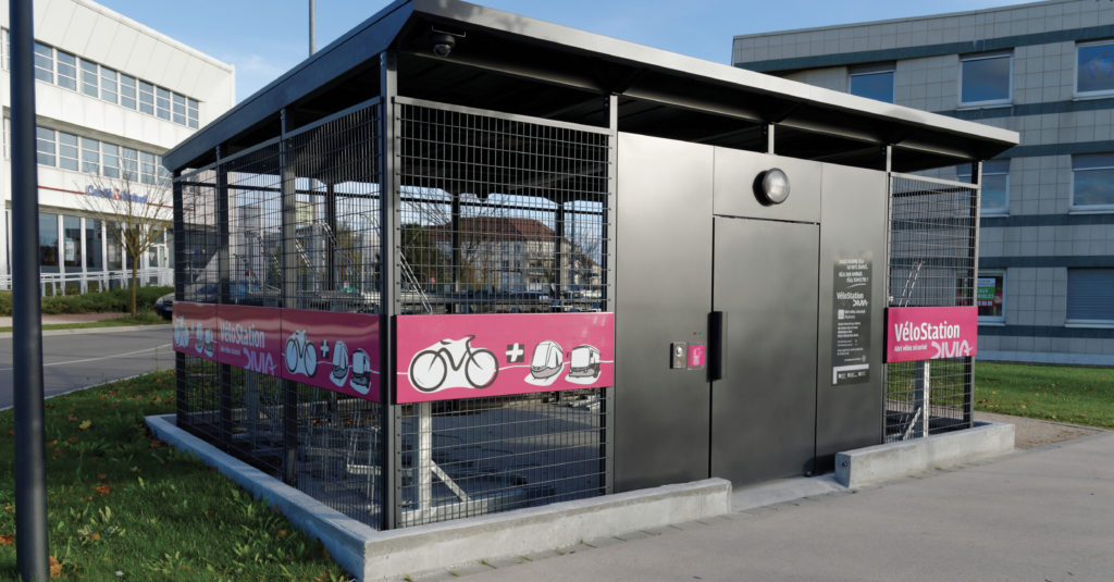 Vélostation de la Place de l'Europe, à Dijon. (Abri vélos sécurisé à proximité de la station de tramway).