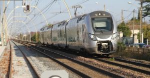TER entrant en gare de Pessac