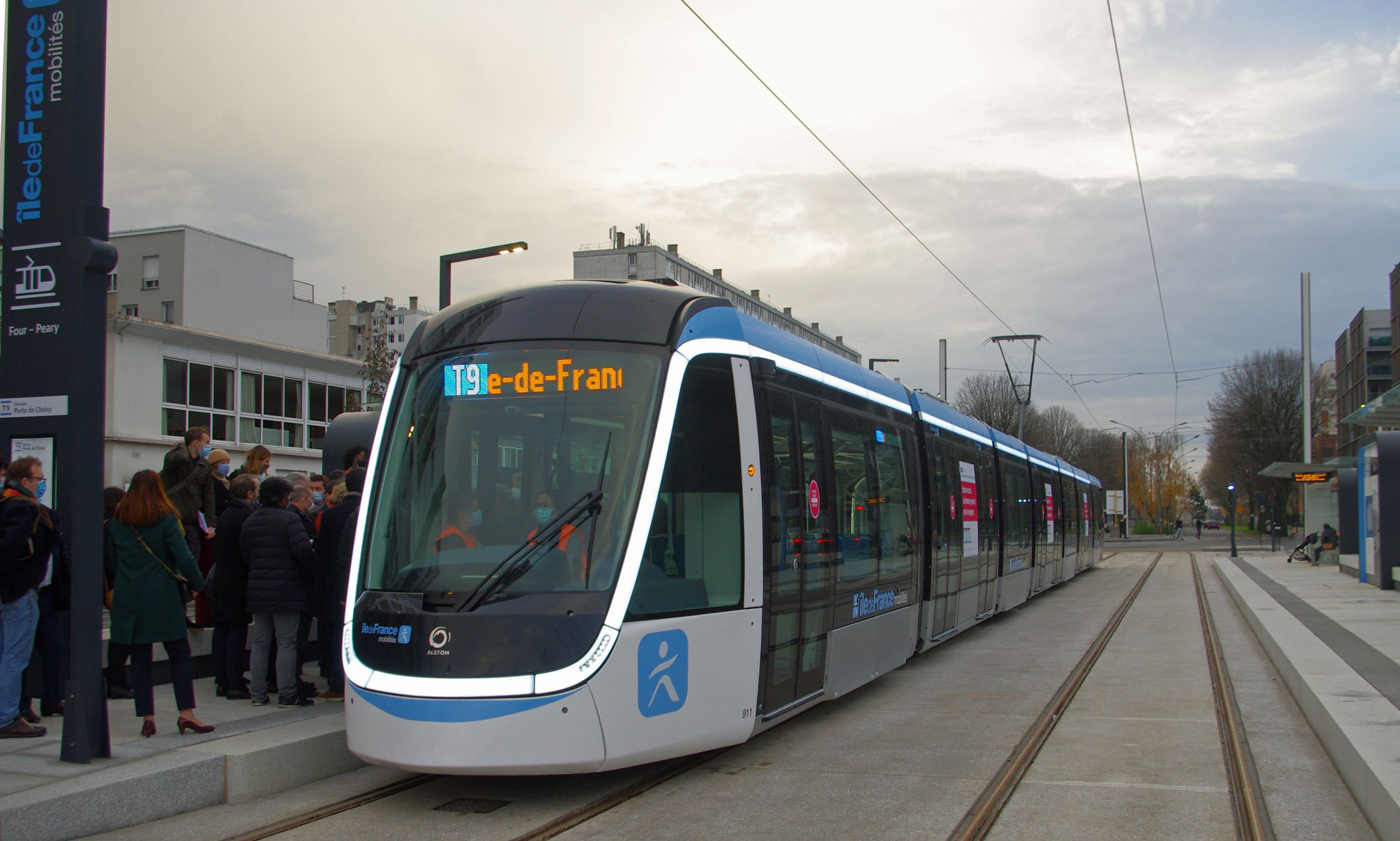 Le « tram lumière » francilien est en service