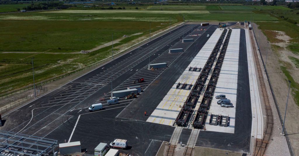 CargoBeamer lance son autoroute ferroviaire entre Calais et Perpignan 4 Terminal CargoBeamer Calais