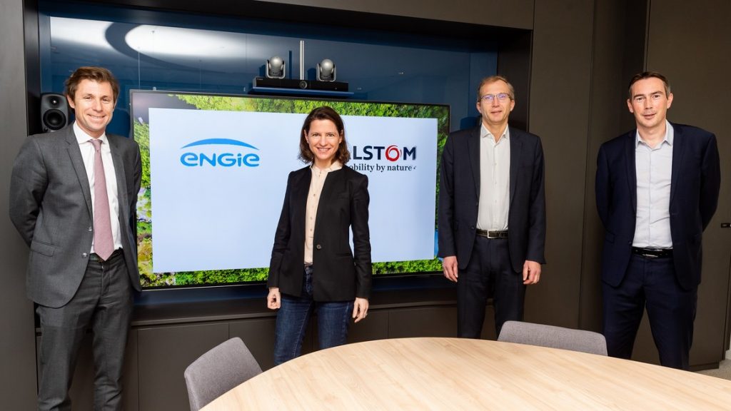 Sébastien Arbola, Directeur Général adjoint d'ENGIE, Catherine MacGregor, Directrice Générale d'ENGIE, Henri Poupart-Lafarge, Président-Directeur Général d'Alstom et Raphaël Bernardelli, Vice-président, Stratégie d'entreprise, Alstom.