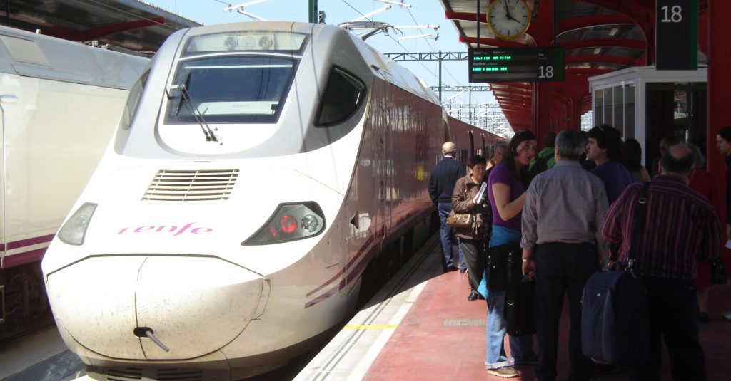 A Madrid, un tunnel ferroviaire pour connecter deux réseaux à grande vitesse 10 Rame Talgo à quai, Madrid-Chamartin