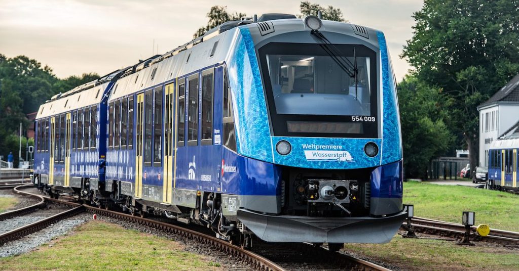 World premiere: 14 Coradia iLint to start passenger service on first 100% hydrogen operated route
