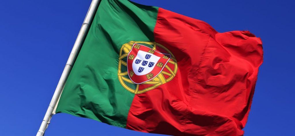 32854 le bandeira de portugal porte un message v2 article big 1