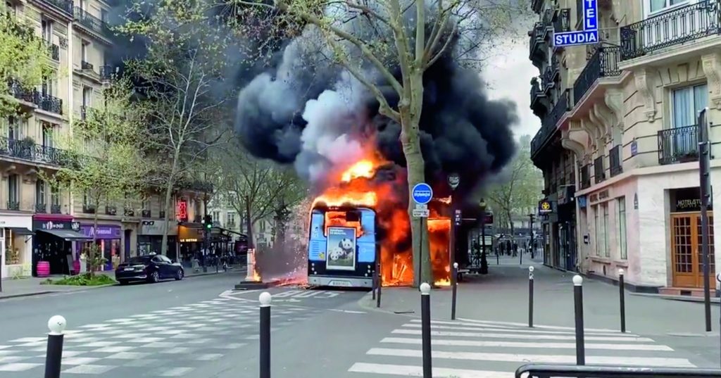 Après les incendies de bus électriques, la batterie solide en question 7 incendie d'un Bus Bluebus à Paris 2022