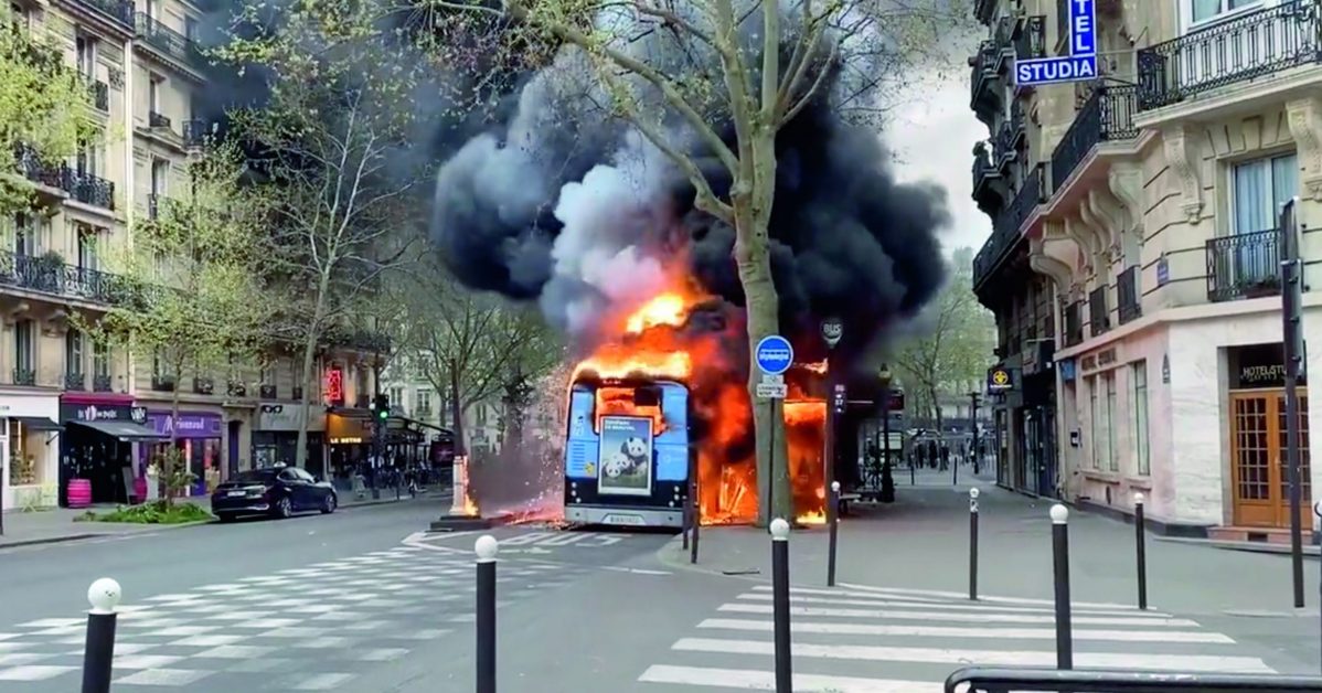 incendie d'un Bus Bluebus à Paris 2022