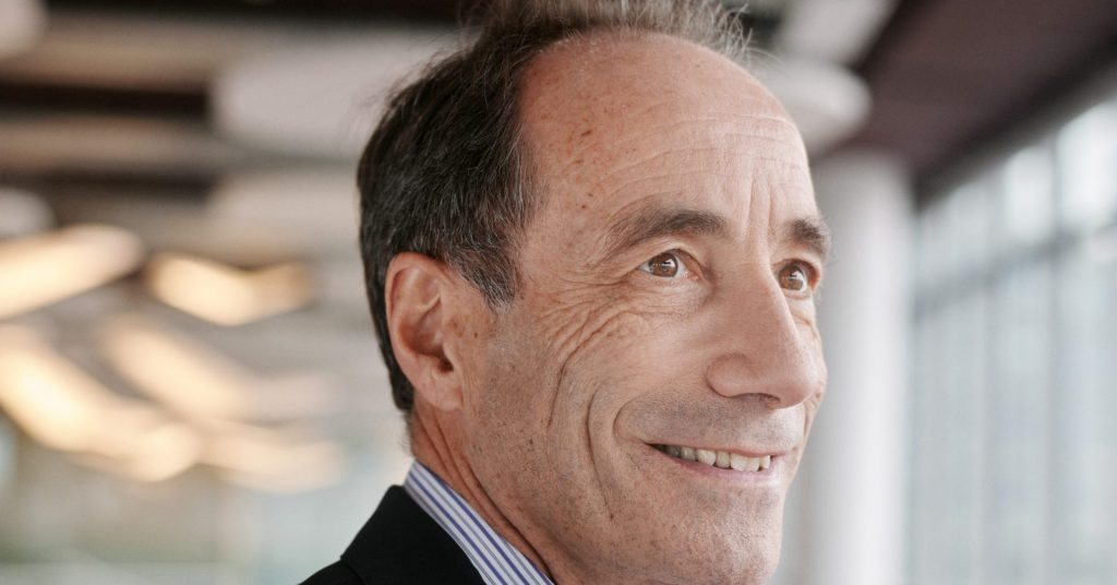 Bernard Tabary, directeur exécutif International de Keolis, dans les locaux du siege. Paris, France. 13 mars 2023.