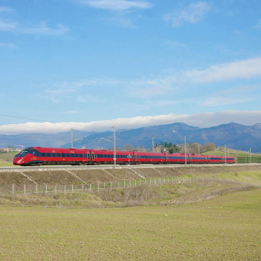 SNCF Voyageurs obtient des sillons pour se lancer sur le marché de la grande vitesse italienne... mais veut plus 1 Train Italo EVO produit par Alstom pour NTV, concurrent de l’entreprise historique Trenitalia sur le réseau
à grande vitesse italien.