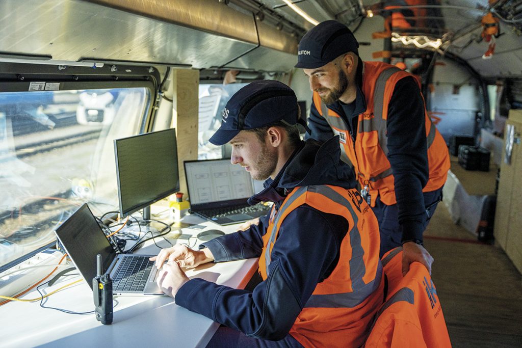 Dans le train, 
20 personnes participent aux essais. Elles surveillent notamment tout 
ce qui touche à la configuration du train.