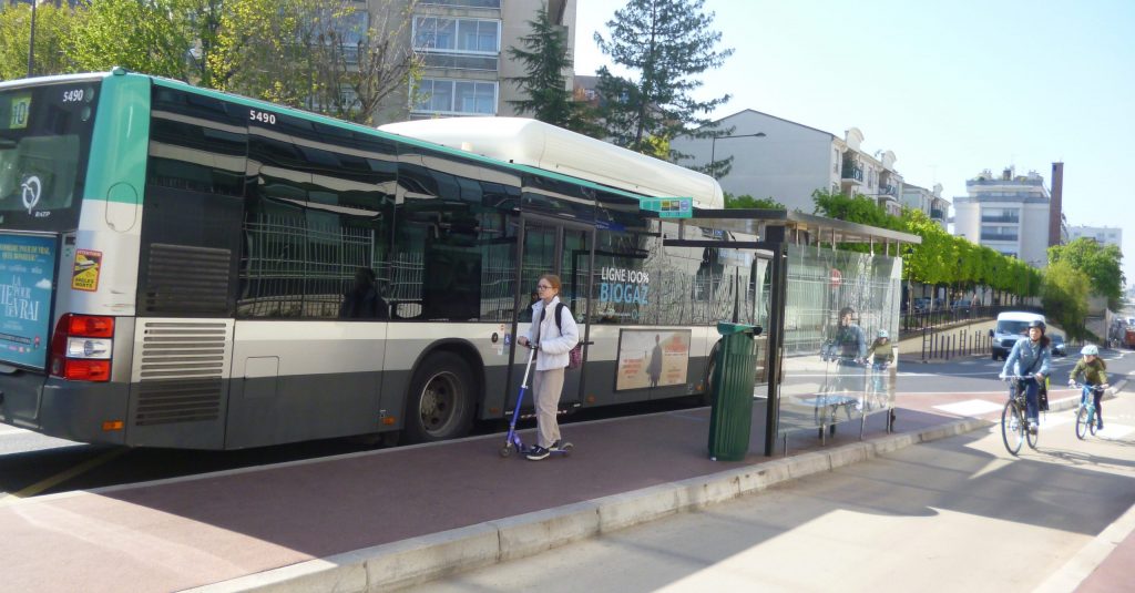 L'image des transports publics s'est dégradée d'après une enquête Ipsos 10 bus ratp velos scaled e1695998630694