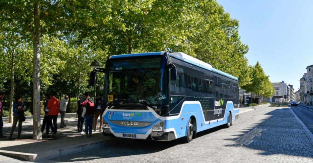 Niort programme 40 M€ pour décarboner les mobilités 11 Bus à Niort