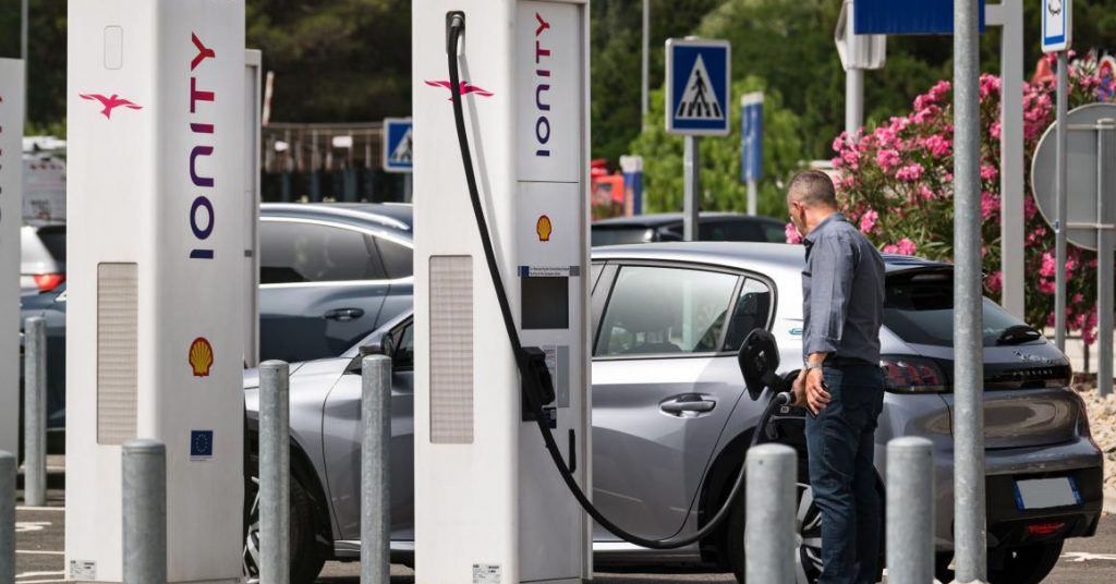 bornes recharge electriques aire autoroute 1 e1683278424391