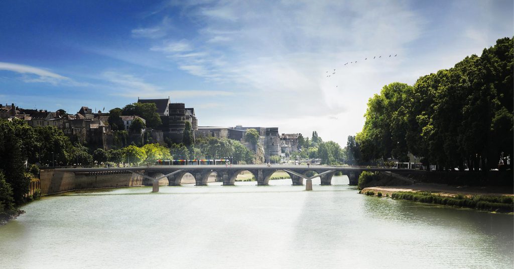Avec deux nouvelles lignes, le tram d'Angers se mue en réseau 1 Le 8 juillet, Angers passe d’une seule ligne de tram à un réseau de trois lignes, dont deux empruntent le nouveau pont des Arts-et-Métiers sur la Maine.
