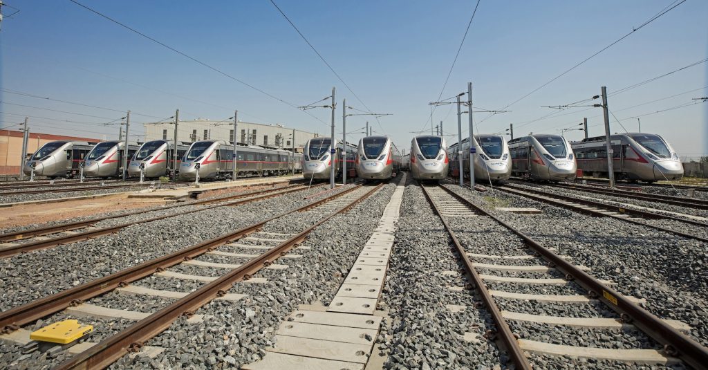 Betriebsaufnahme des ersten regionalen Schnellbahnsystems Indiens (engl.: Regional Rapid Transit System, kurz RRTS) Die Deutsche Bahn International Operations, Teil der DB E.C.O. Group, übernimmt den Betrieb und die Instandhaltung des Systems.