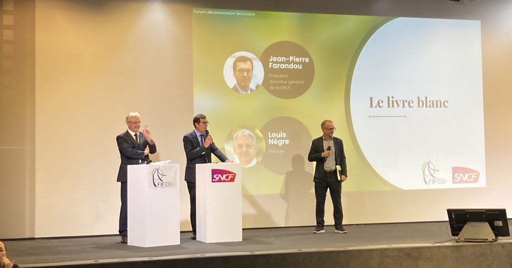 Louis Nègre, président de la FIF, et Jean-Pierre Farandou, président directeur général de la SNCF, ont présenté le livre blanc.